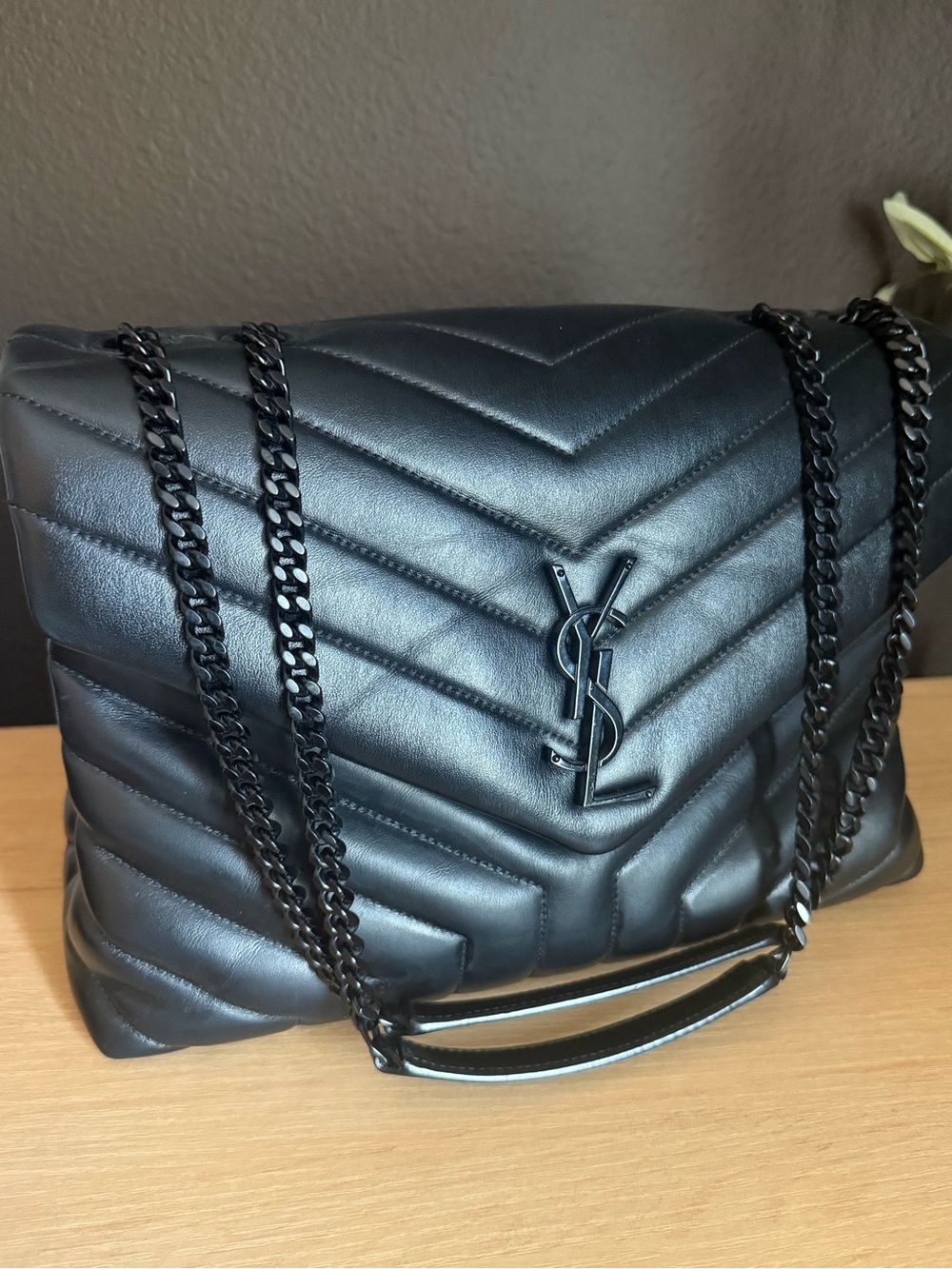 Saint Laurent Black Loulou Quilted Leather Shoulder Bag with Black YSL (Medium) - Picture 4 of 11